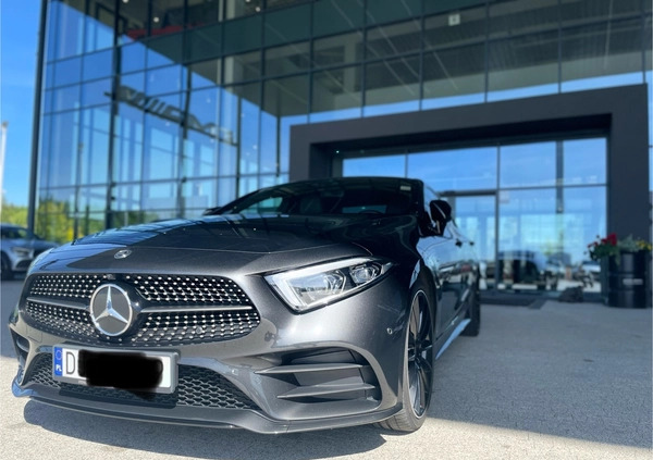 Mercedes-Benz CLS cena 300000 przebieg: 105700, rok produkcji 2018 z Góra małe 154